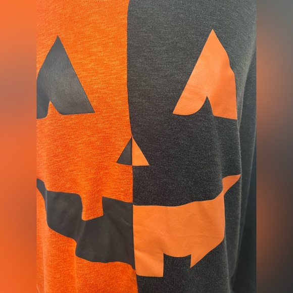 CELEBRATE HALLOWEEN | WOMENS COLORBLOCK LONG SLEEVE SCOOP NEVK PUMPKIN SHIRT - Picture 3 of 6